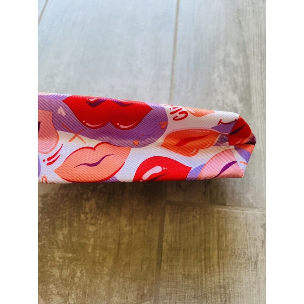 CLINIQUE Lips Purple Pink Red Cosmetic Zipper Travel Makeup Bag Organizer NEW - Picture 2 of 4